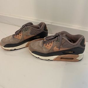 Women’s Nike Air Max taupe and rose gold